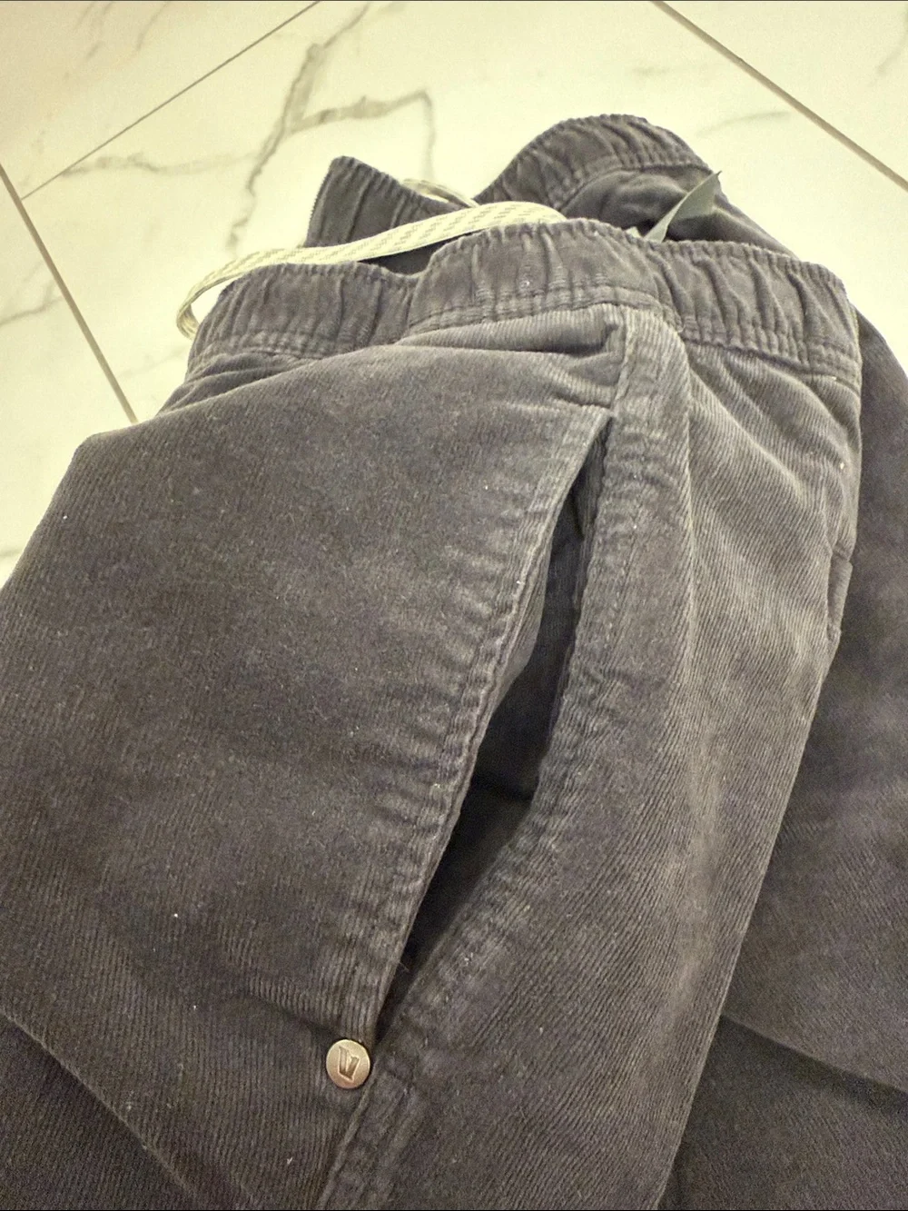 Vuori Black Athletic Drawstring Shorts with Contrast Cord